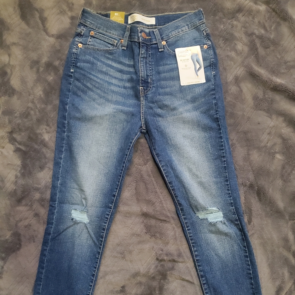 Womens size 11 Levi's jeans .